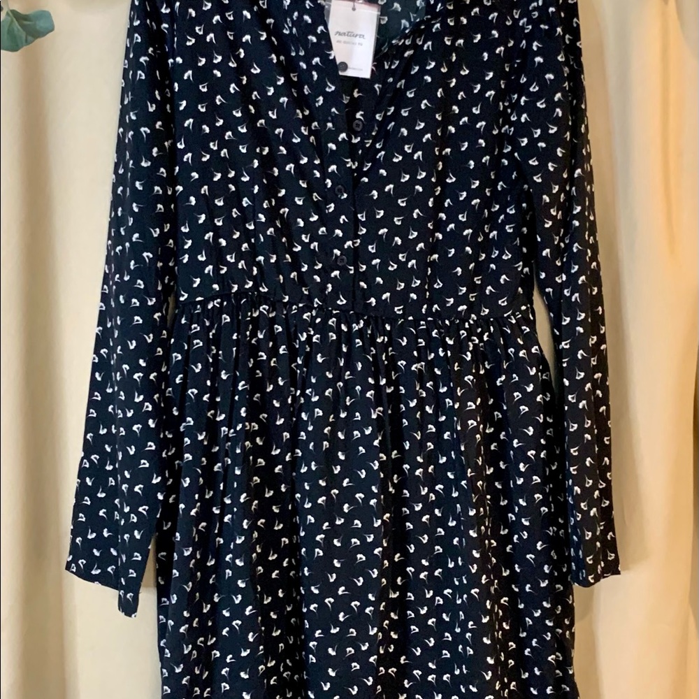 Black dress with floral print. - Picture 4 of 7